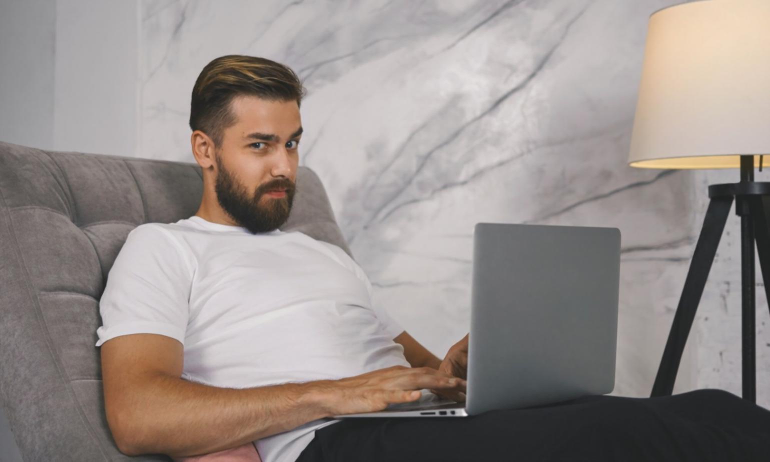 Configuración ideal del espacio de trabajo para cursos online de finanzas
